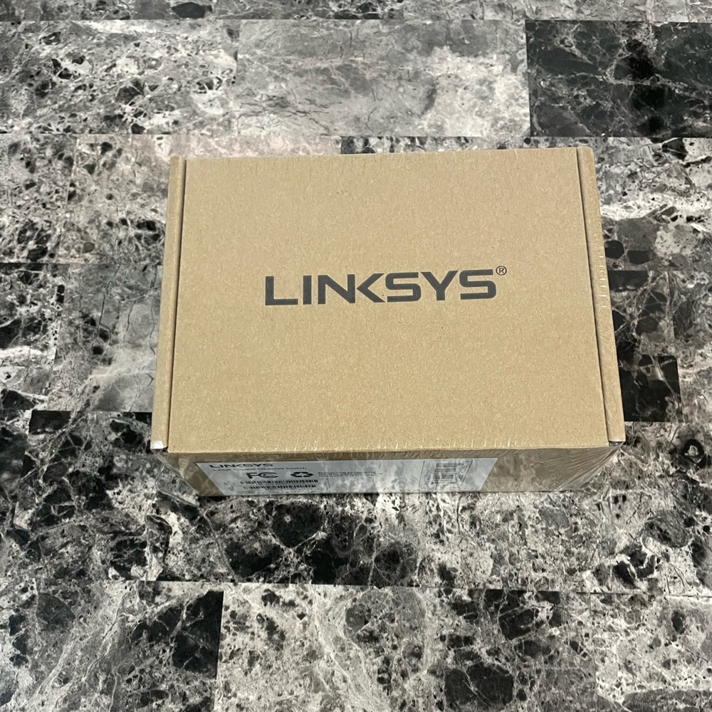 Linksys LGS105 5-Port Desktop Unmanaged Gigabit Ethernet Switch
